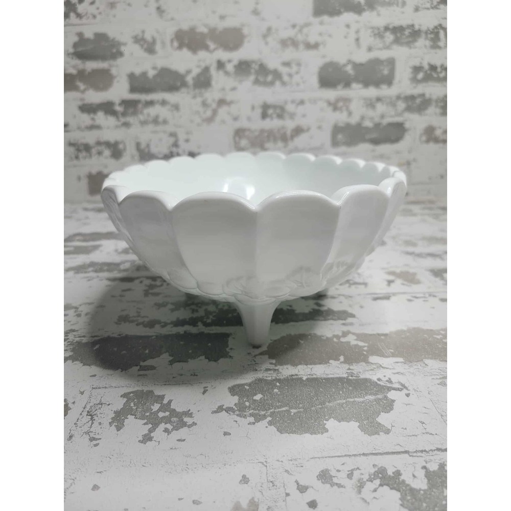Vintage Indiana Harvest Grapes Oval Fruit Bowl Milk Glass Footed Scalloped White - Picture 2 of 5